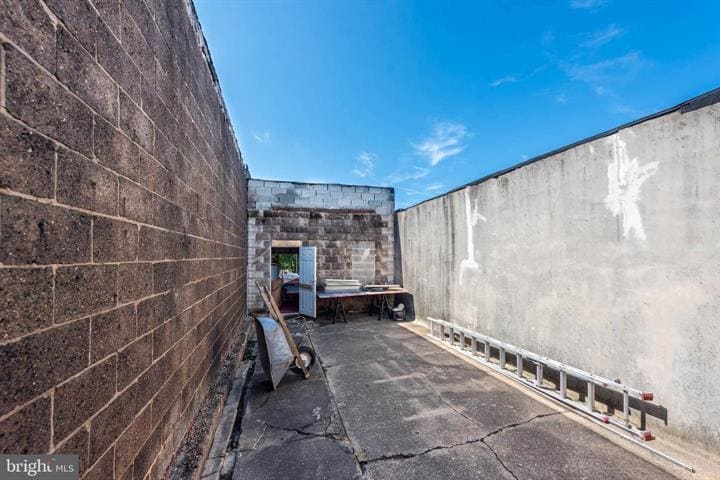 More Photos Of 625 N Streeper St, Baltimore Light Distribution For Sale