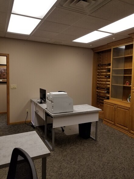 More Photos Of 1345A North Rd, Green Bay Medical For Lease