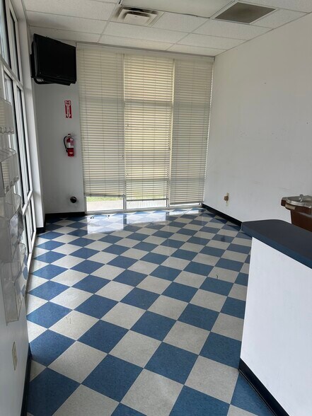 More Photos Of 493 N Front St, Memphis Office For Lease