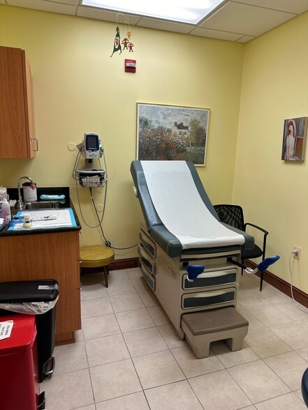 More Photos Of 19785 Crystal Rock Dr, Germantown Medical For Lease