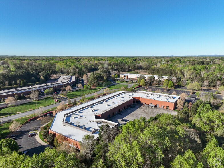 More Photos Of 12125 Herbert Wayne Ct, Huntersville Office For Lease