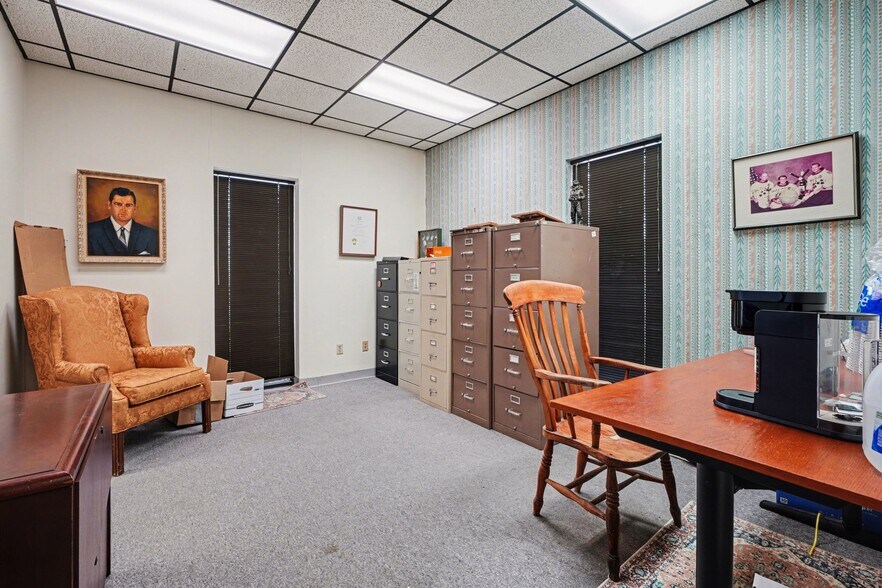 More Photos Of 2405 S Grand Blvd, Pearland Office For Sale