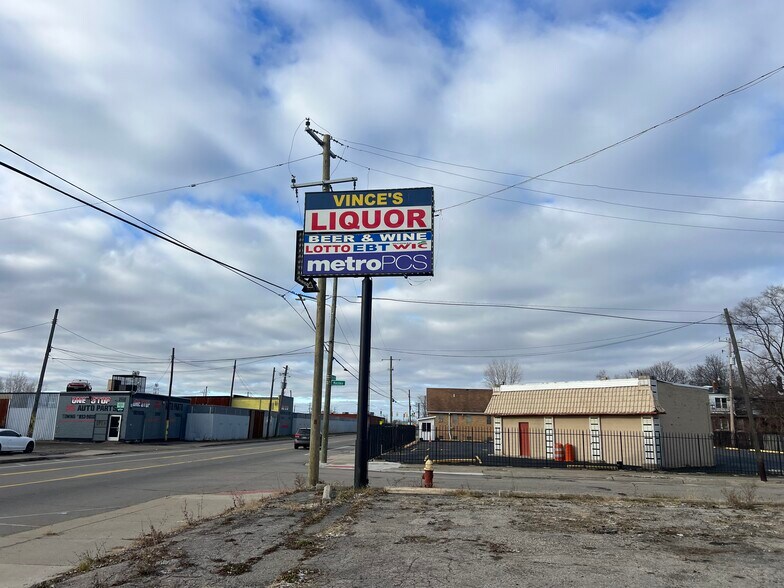 Primary Photo Of 2601 E Mcnichols Rd, Detroit Supermarket For Sale