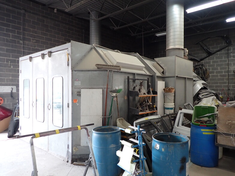 More Photos Of 2255 W Howard St, Chicago Auto Repair For Lease