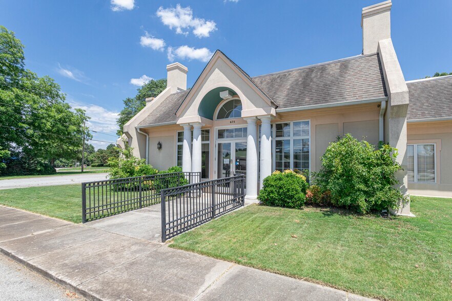 More Photos Of 675 N Jeff Davis Dr, Fayetteville Bank For Sale