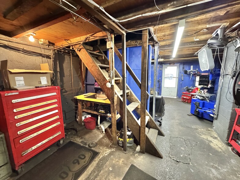 More Photos Of 973 Bergen St, Newark Auto Repair For Sale
