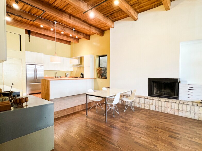 More Photos Of 1113 W Armitage Ave, Chicago Storefront Retail Office For Lease