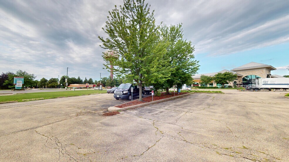 More Photos Of 39 S Milwaukee Ave, Wheeling Medical For Sale