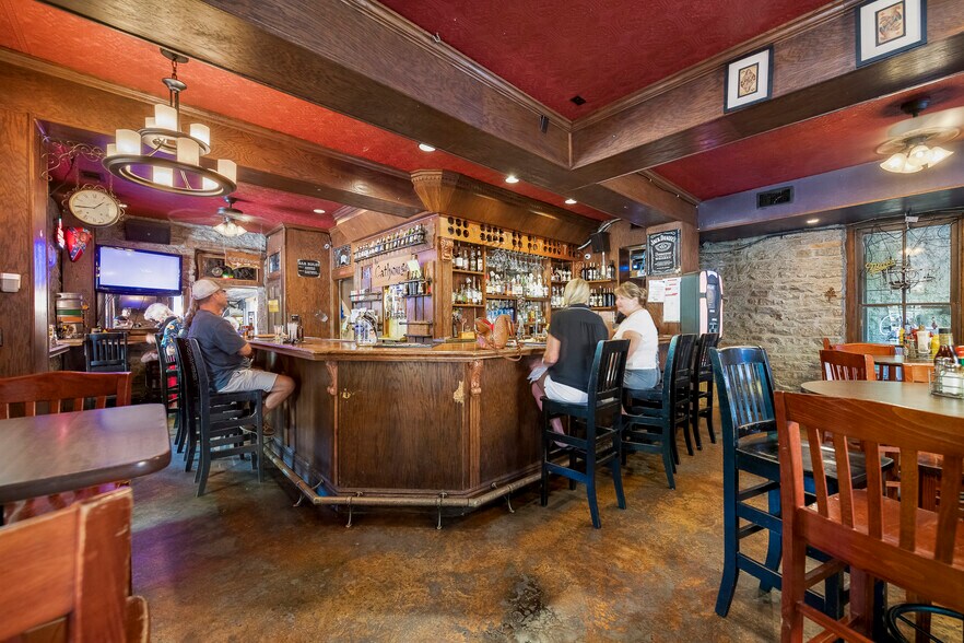 Primary Photo Of 82 Armstrong St, Eureka Springs Restaurant For Sale