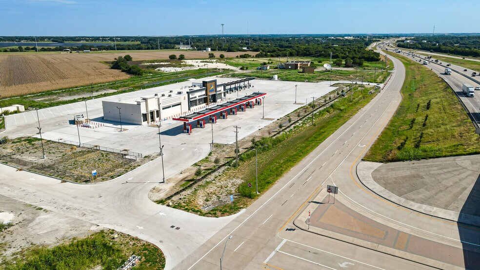 More Photos Of 206 I-35, Eddy General Retail For Lease