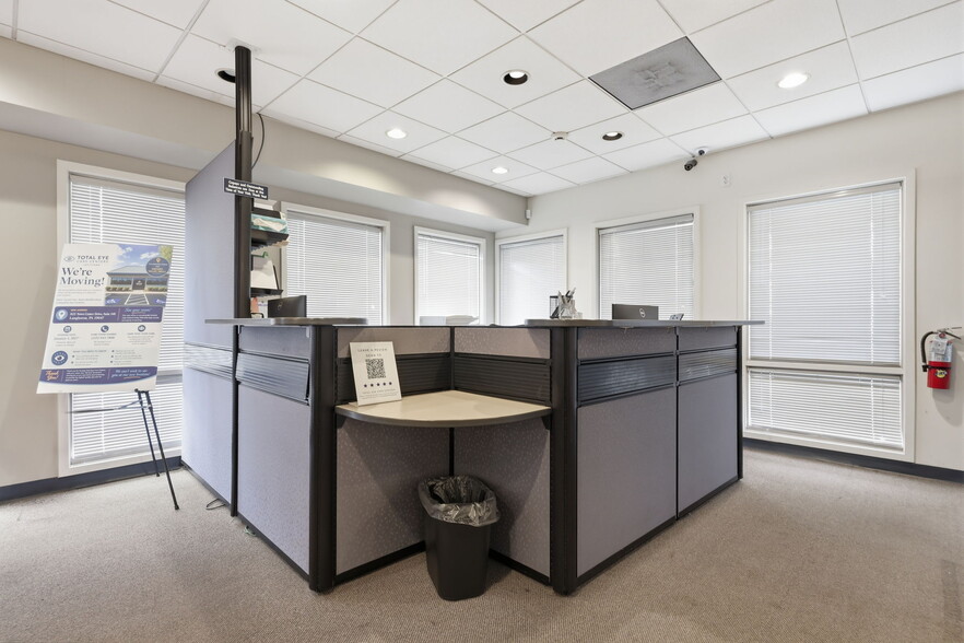 More Photos Of 1568 Woodbourne Rd, Levittown Office For Lease