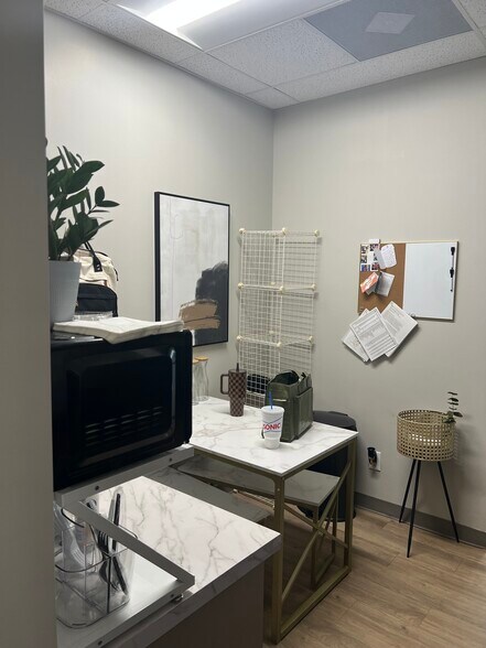 More Photos Of 1400-1420 NW Vivion Rd, Kansas City Office For Lease