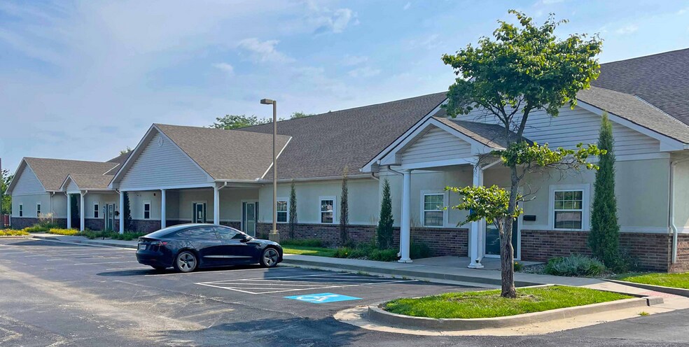 Primary Photo Of 109-127 Congress St, Belton Medical For Lease