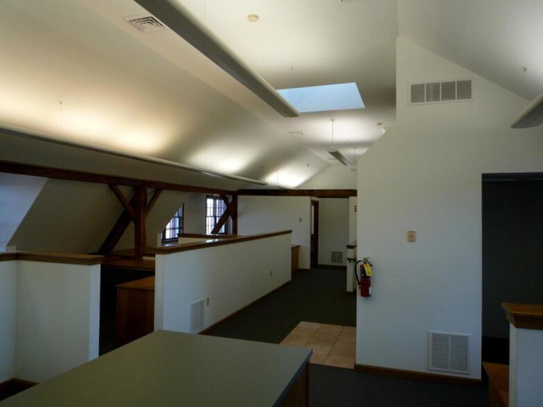 More Photos Of 2970 Corporate Ct, Orefield Medical For Lease