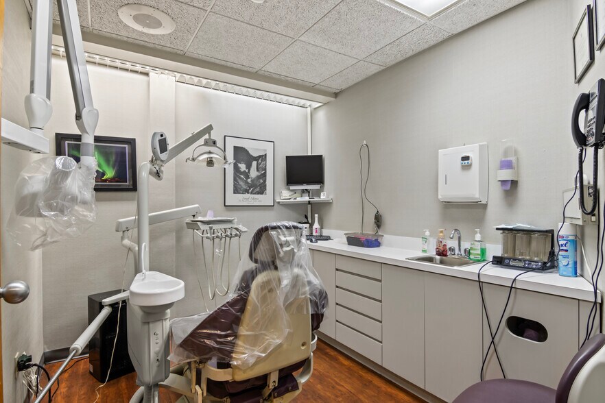 More Photos Of 775 Park Ave, Huntington Medical For Sale