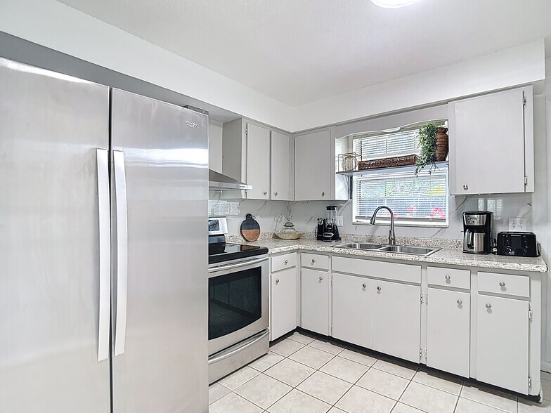 More Photos Of 139 SE Jefferson Cir N, Saint Petersburg Apartments For Sale