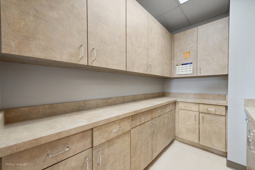 More Photos Of 507 W Kendall Dr, Yorkville Medical For Lease