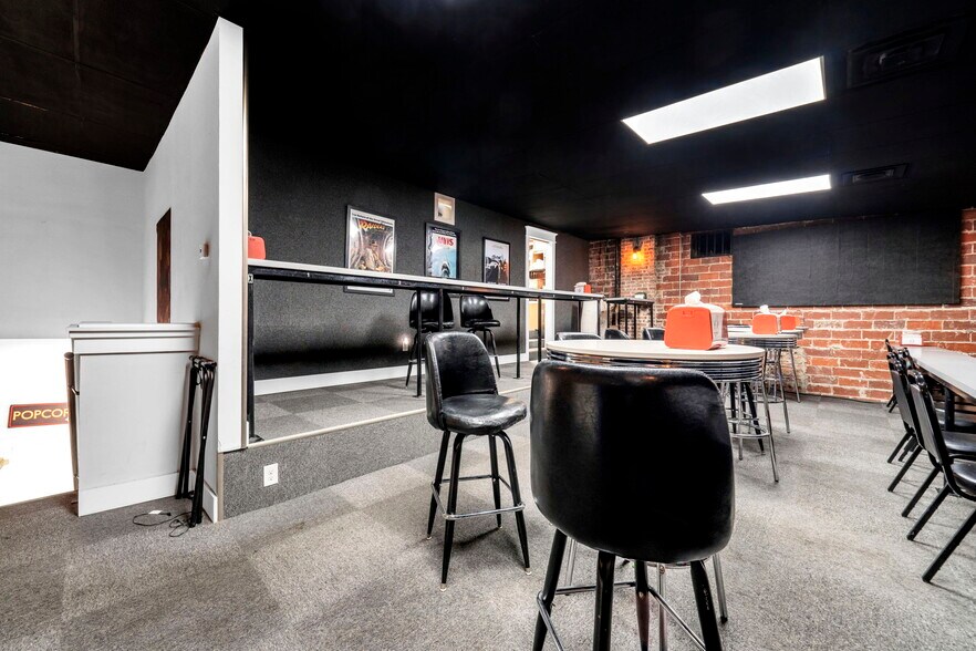 More Photos Of 174 Miracle Strip Pky SE, Fort Walton Beach Storefront For Lease