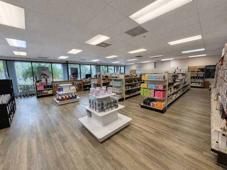More Photos Of 12955 Starkey Rd, Largo Light Manufacturing For Lease