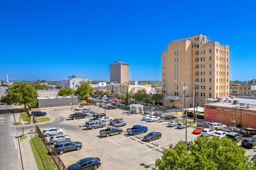 More Photos Of 351 W Jefferson Blvd, Dallas Office For Lease