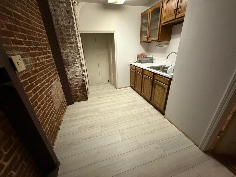 More Photos Of 4915 N Dixie Dr, Dayton Convenience Store For Sale