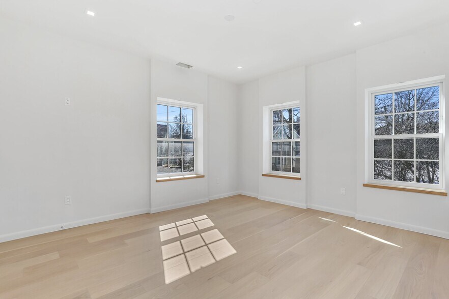 More Photos Of 63 Church St, Greenwich Apartments For Sale
