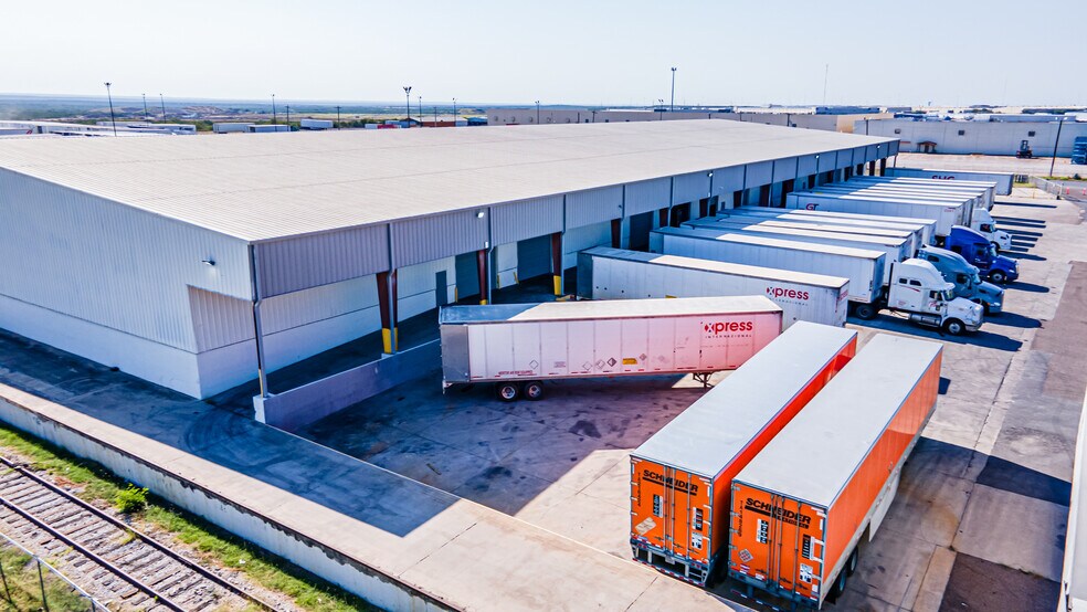 More Photos Of 13806 N Unitec Dr, Laredo Warehouse For Lease