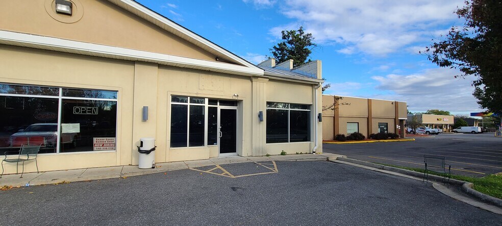 More Photos Of 805 N Loudoun St, Winchester Unknown For Lease
