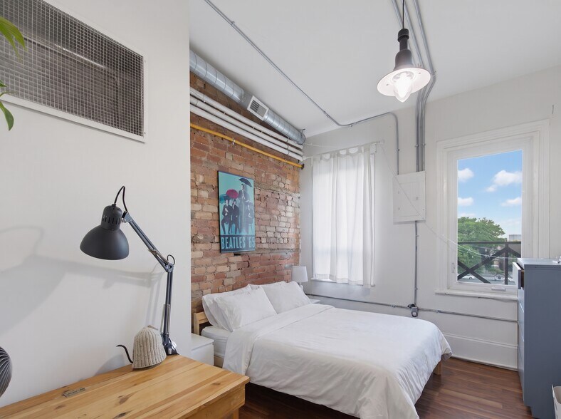 More Photos Of 183 King St E, Hamilton Storefront Retail Residential For Sale