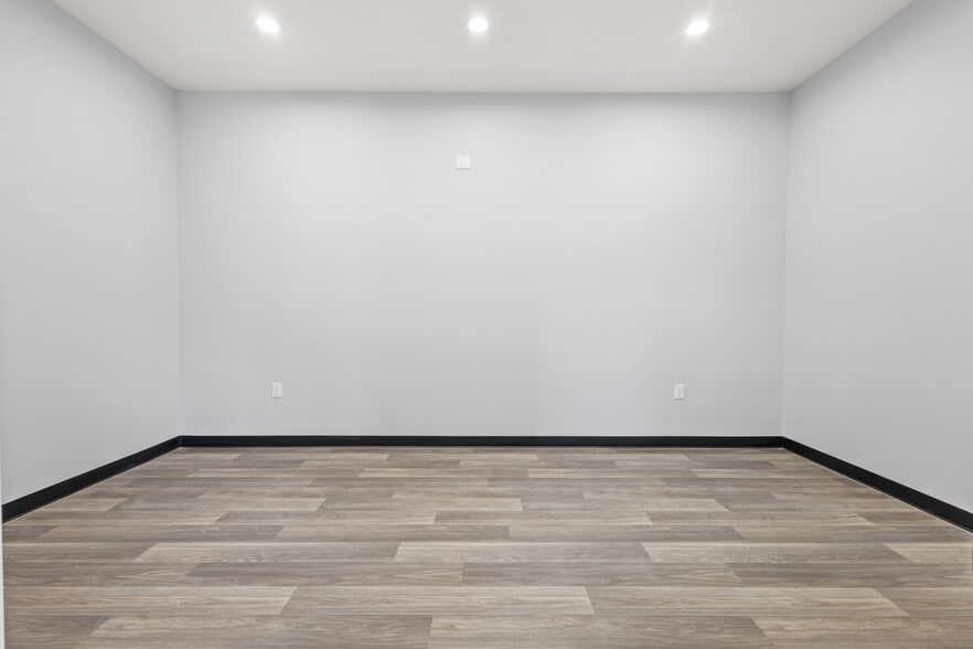 More Photos Of 800 N Plano Rd, Richardson Medical For Lease