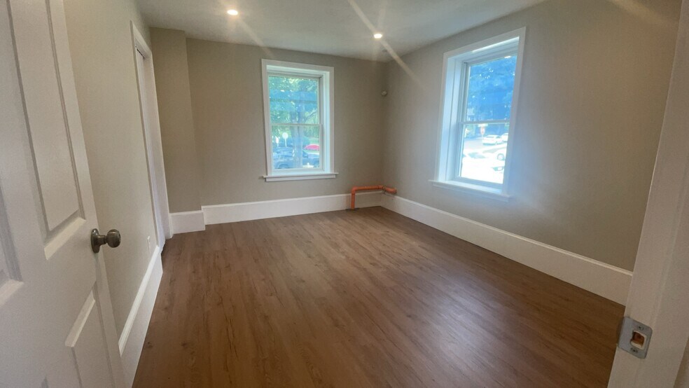 More Photos Of 6 Windsor St, Andover Office For Sale