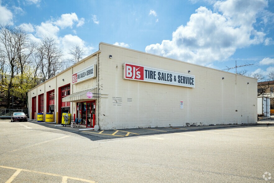 More Photos Of 66-26 Metropolitan Ave, Middle Village General Retail For Lease