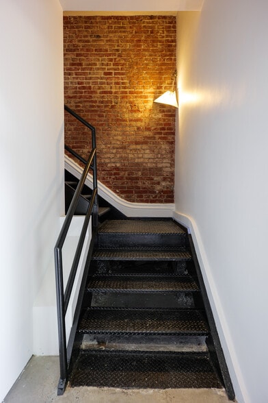 More Photos Of 1122 Rogers St, Louisville Police Fire Station For Sale