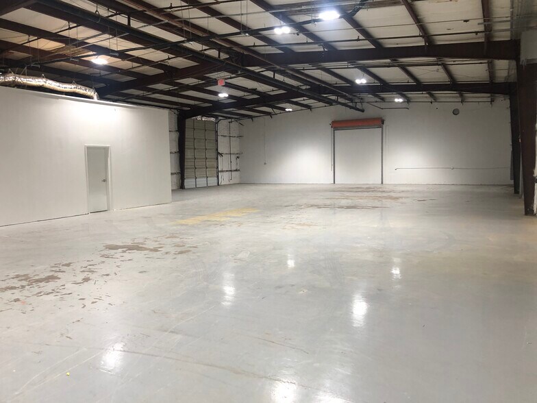 More Photos Of 901-923 Cornwall Rd, Sanford Warehouse For Lease