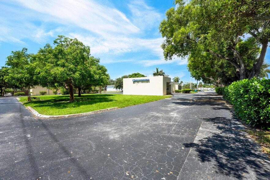 More Photos Of 4820 N Federal Hwy, Lighthouse Point Bank For Sale