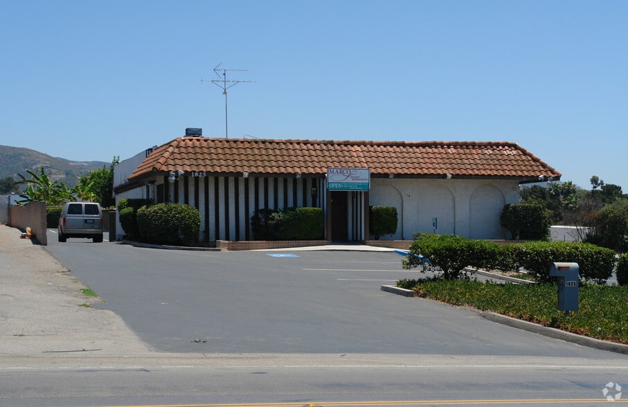More Photos Of 1825 E Vista Way, Vista Restaurant For Sale
