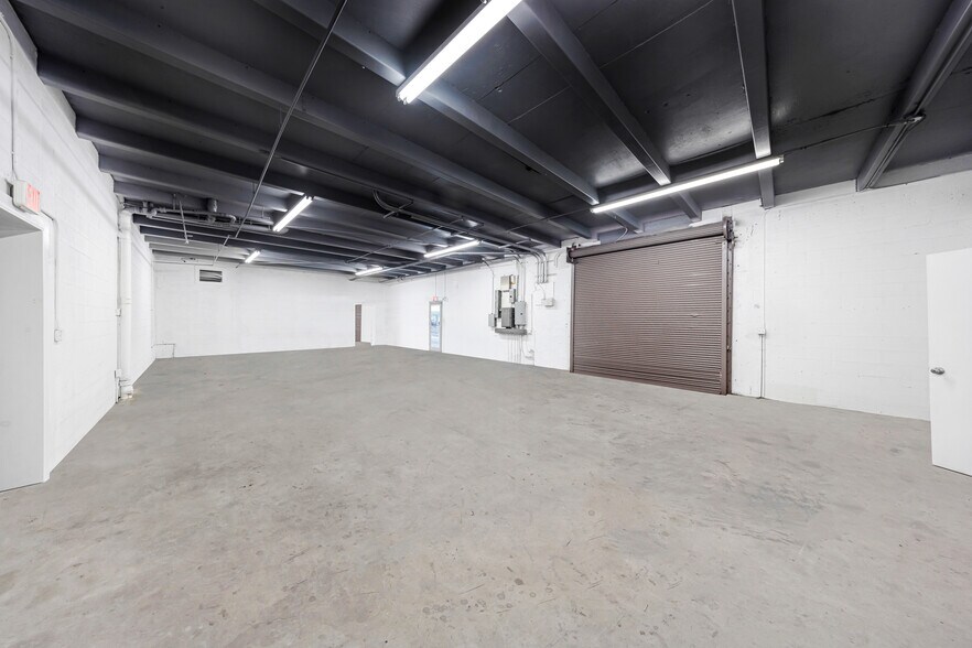 More Photos Of 7550 W 2nd Ct, Hialeah Warehouse For Lease