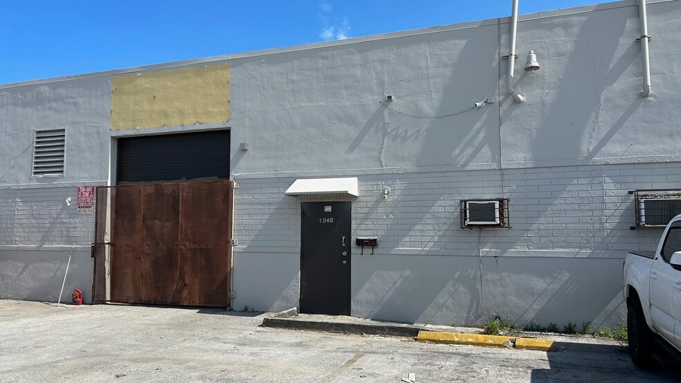 More Photos Of 1010-1060 E 32nd St, Hialeah Manufacturing For Lease