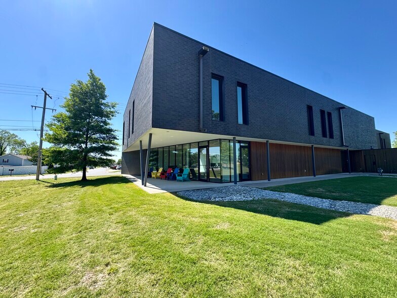 Primary Photo Of 1011 SW A St, Bentonville Office For Lease