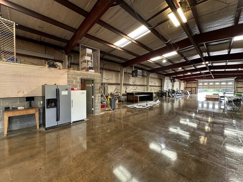 More Photos Of 1075 E Highway 80, Abilene Warehouse For Lease