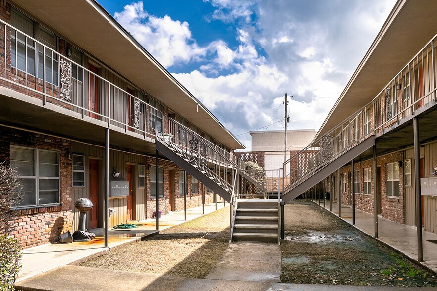 More Photos Of 2780 Madison Ave, Memphis Apartments For Sale