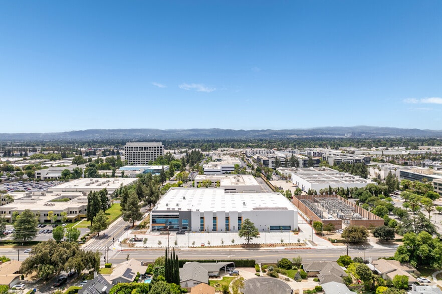 More Photos Of 19900 Plummer St, Chatsworth Warehouse For Lease