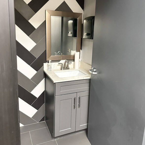 More Photos Of 816-822 E 6th St, Tulsa Office For Lease