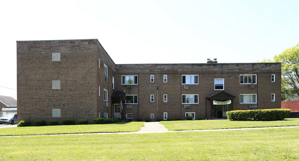 More Photos Of 1833-1845 E 31st St, Lorain Apartments For Sale