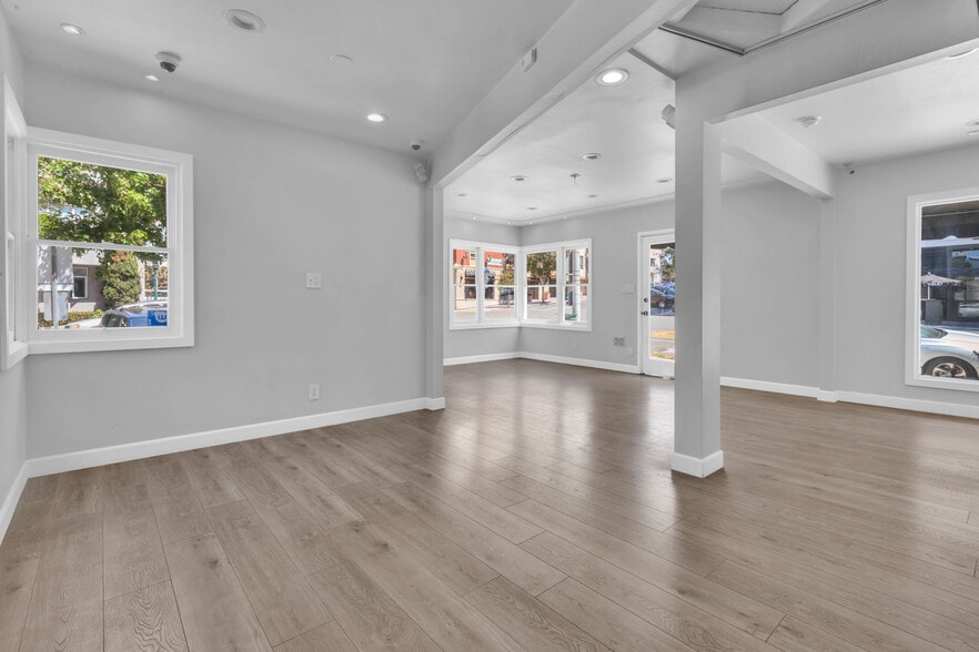 More Photos Of 1840 Columbia St, San Diego Storefront For Lease