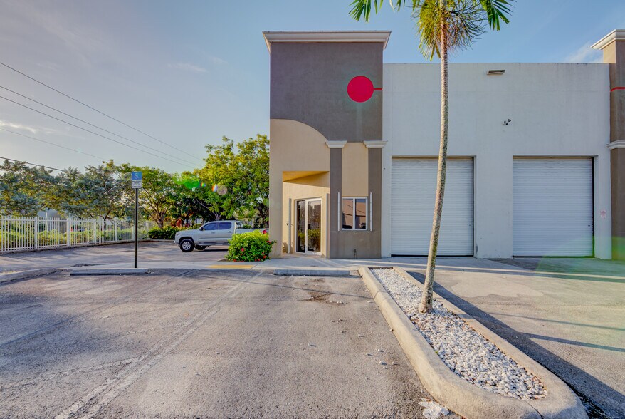 More Photos Of 3300 NW 112th Ave, Miami Light Manufacturing For Lease