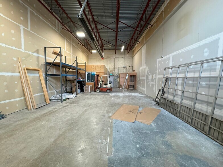 More Photos Of 13308 76th Ave, Surrey Warehouse For Lease