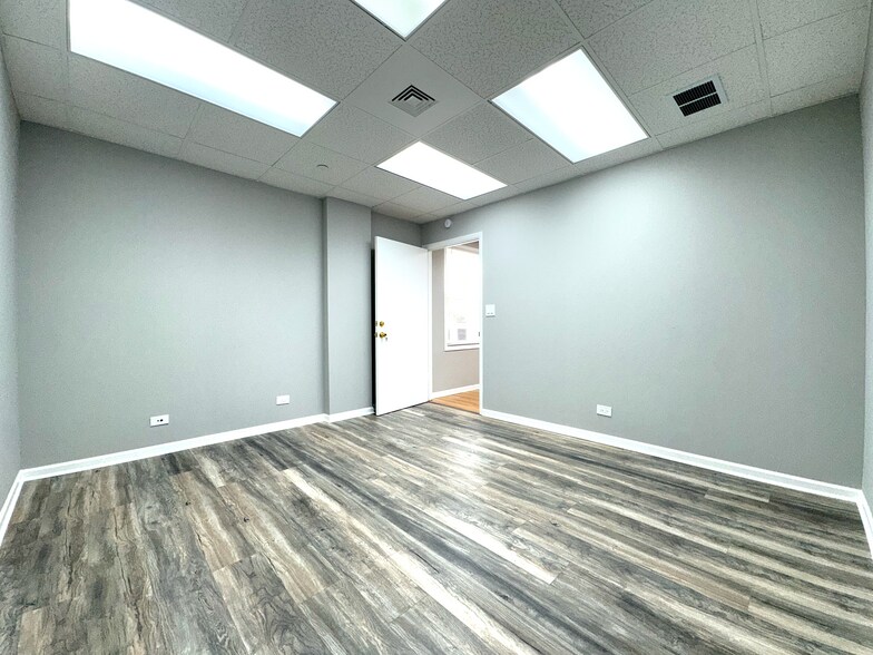 More Photos Of 9856 Derby Ln, Westchester Warehouse For Lease