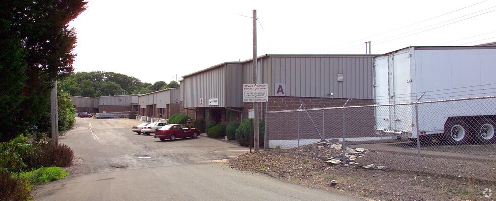 More Photos Of 115 Hood Ter, West Haven Warehouse For Lease