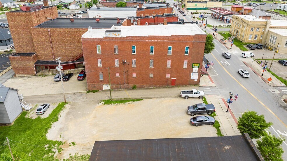 More Photos Of 927 Wheeling Ave, Cambridge Medical For Lease